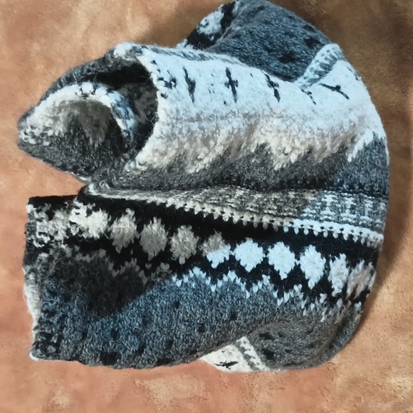 American Eagle Outfitters infinity scarf - Picture 2 of 3